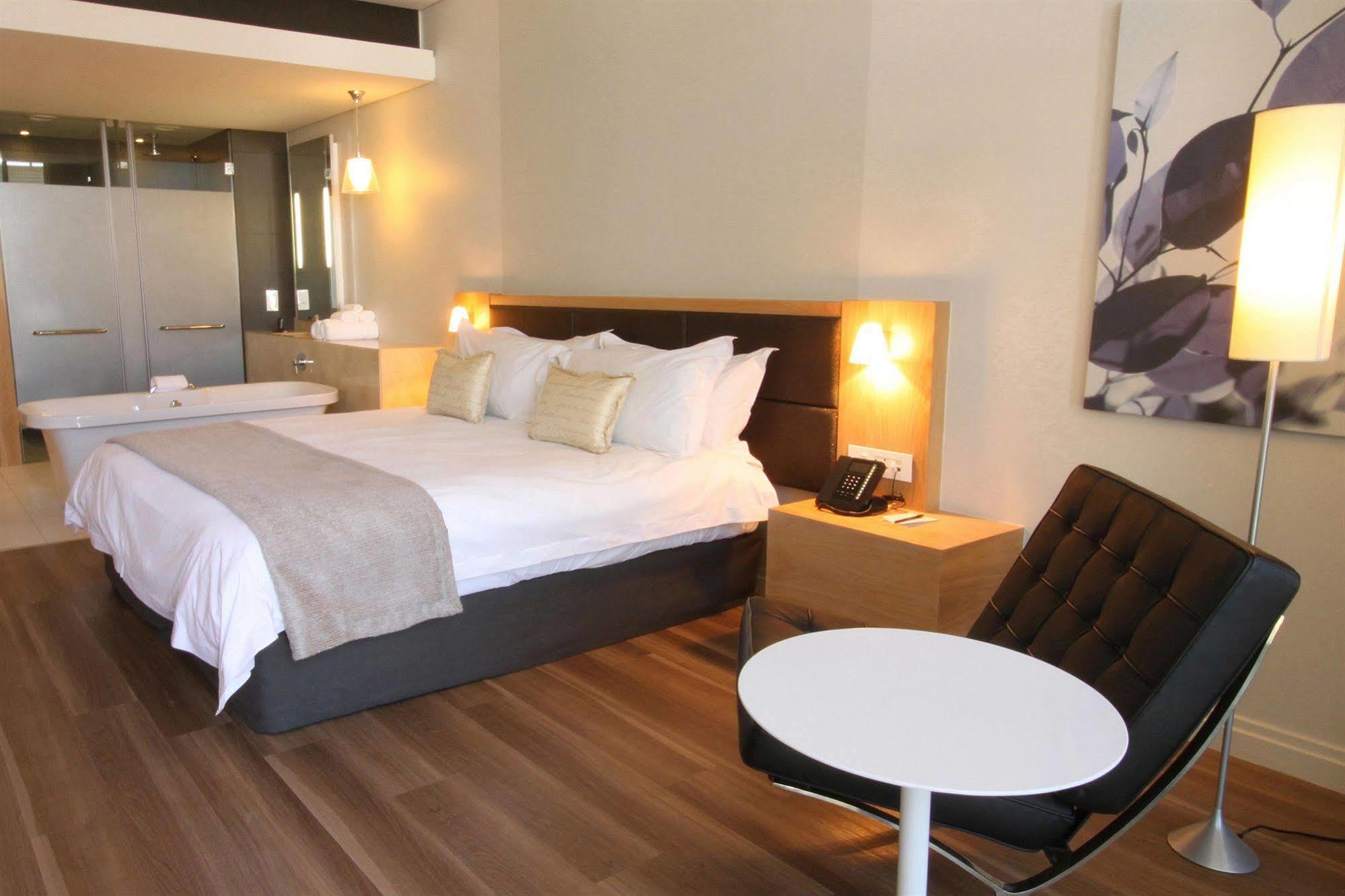 דורבן Aha Gateway Hotel Umhlanga מראה חיצוני תמונה